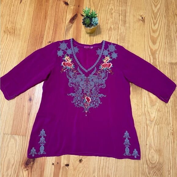 Johnny Was Embroidered Blouse Size MED Pink Floral Boho V-Neck - Picture 3 of 14